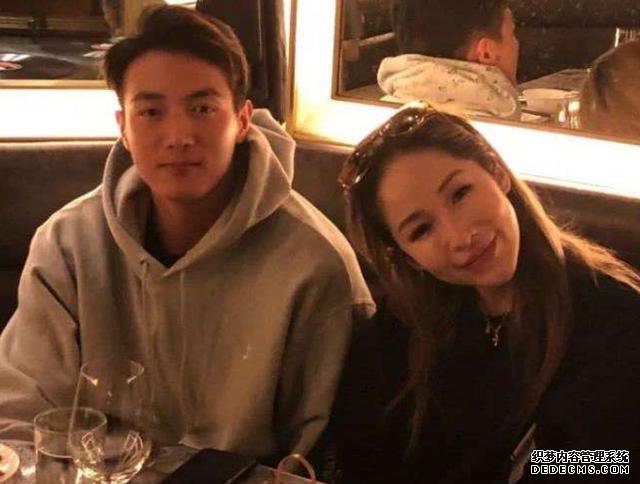 萧亚轩空降粉丝群,自曝人生将会发生不好的大事,请求大家谅解